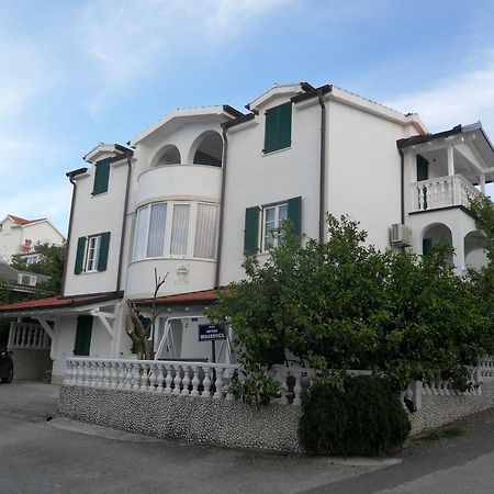 Vila Mateja Trogir Bagian luar foto