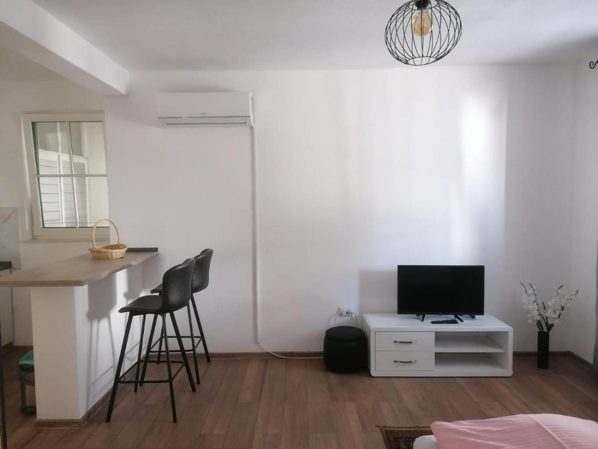 Vila Mateja Trogir Bagian luar foto