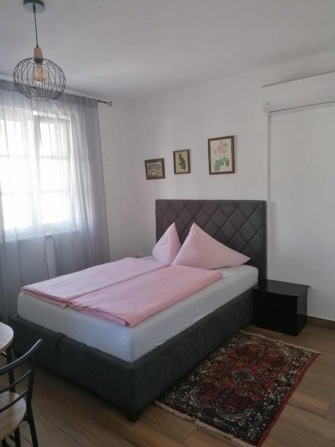 Vila Mateja Trogir Bagian luar foto