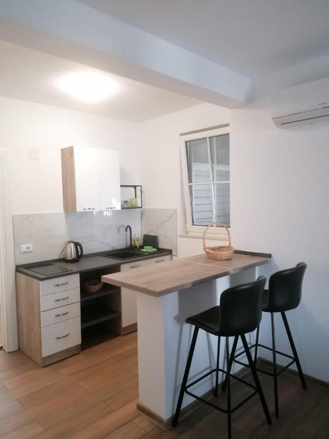 Vila Mateja Trogir Bagian luar foto