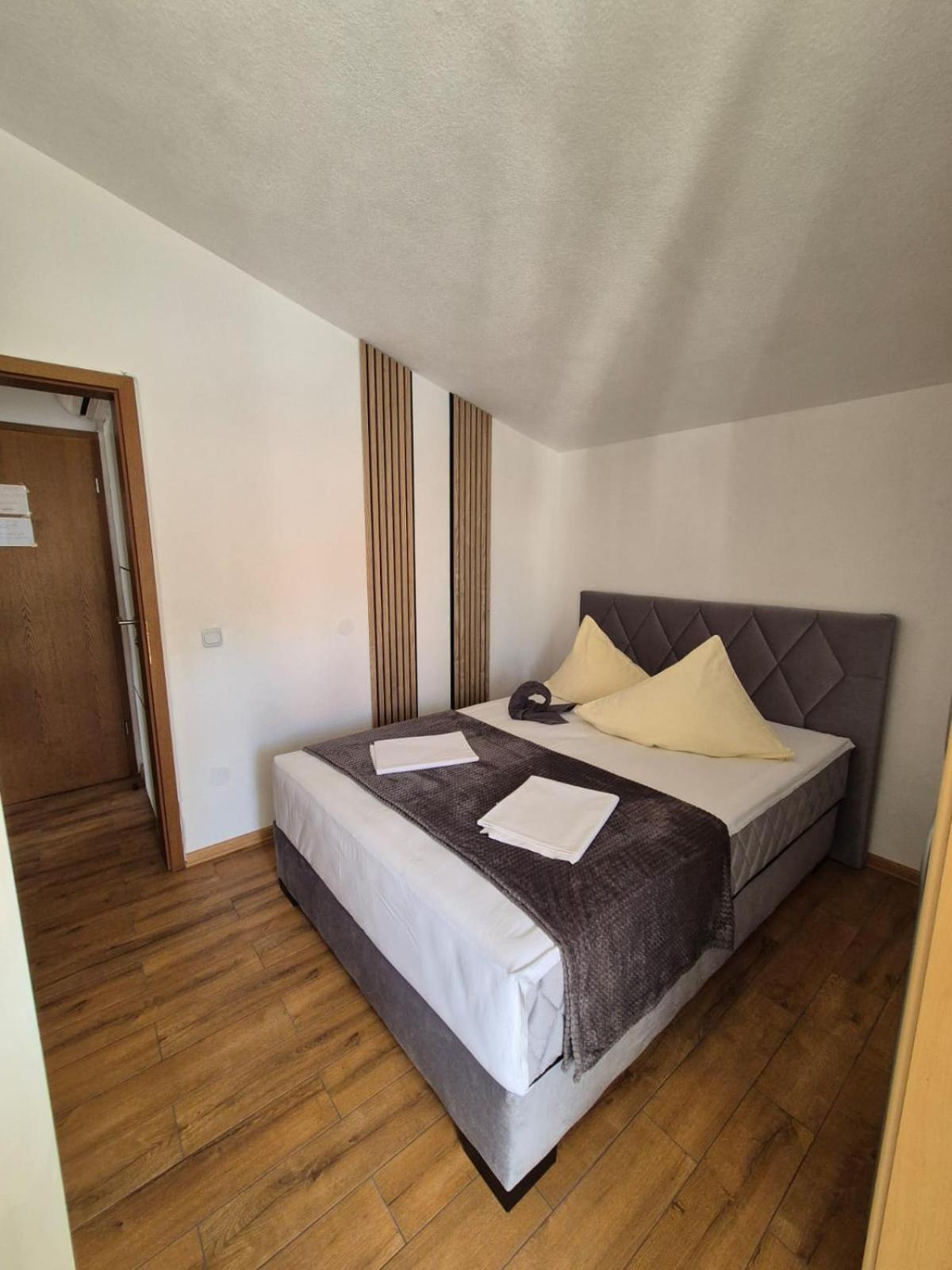 Vila Mateja Trogir Bagian luar foto