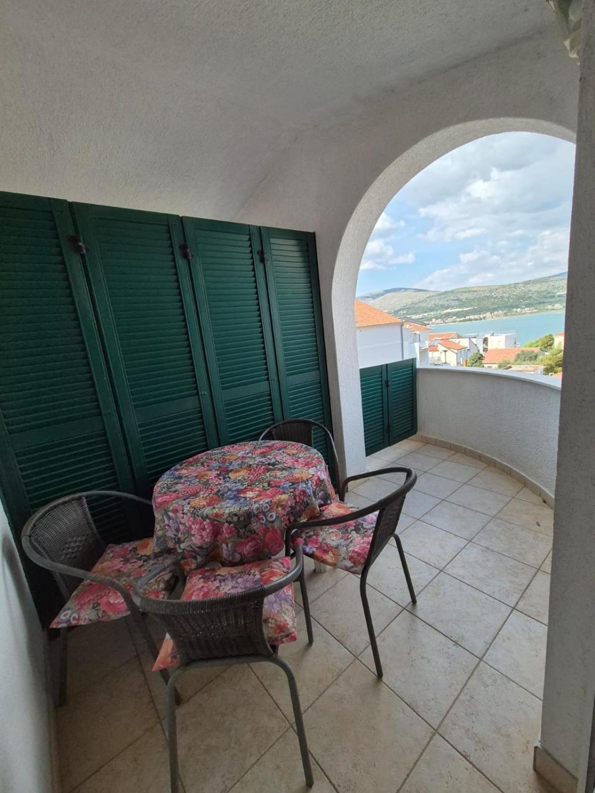 Vila Mateja Trogir Bagian luar foto