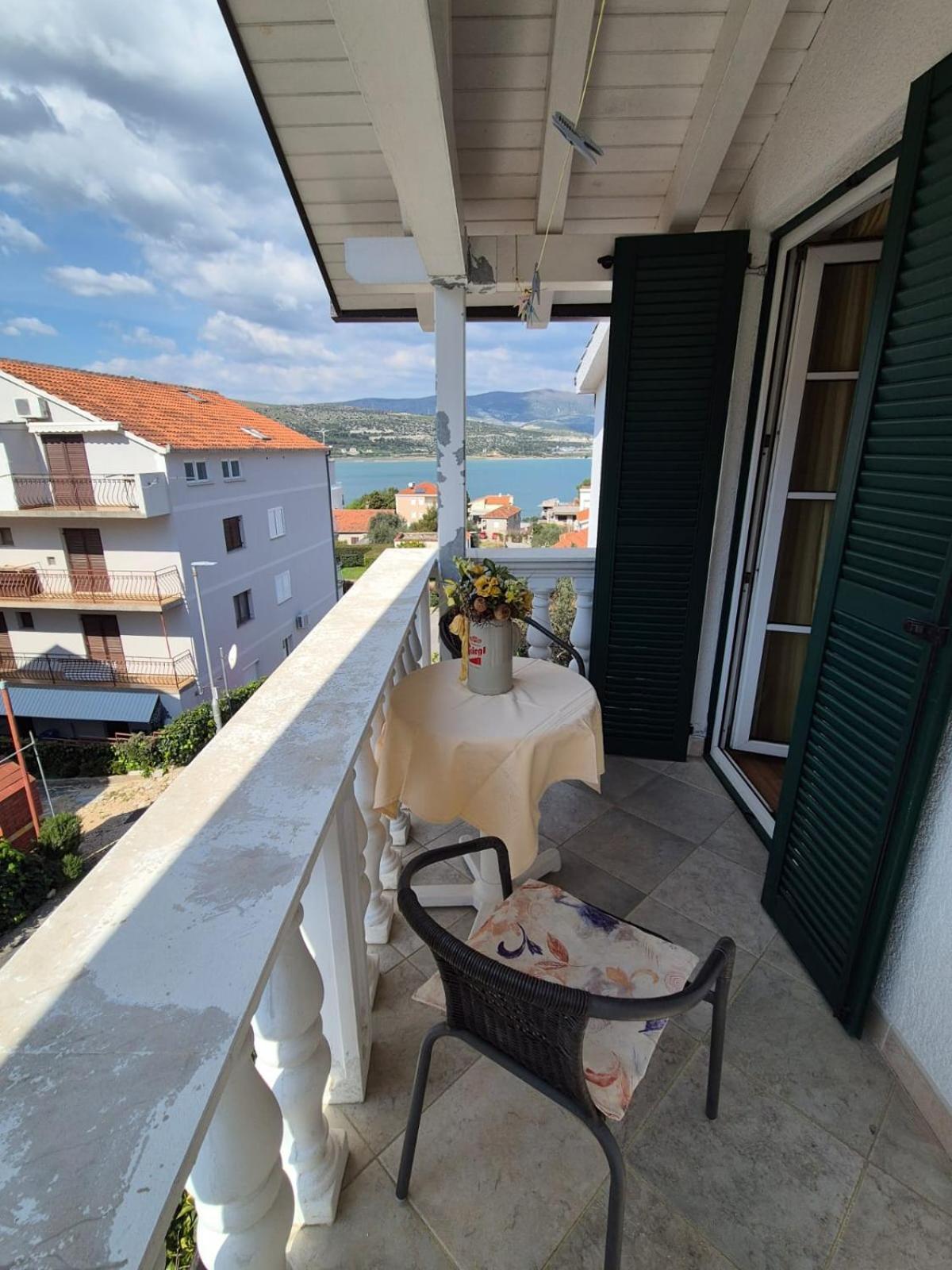 Vila Mateja Trogir Bagian luar foto
